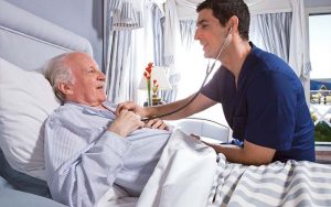 خدمات مراقبت و نگهداری از بیمار در منزل